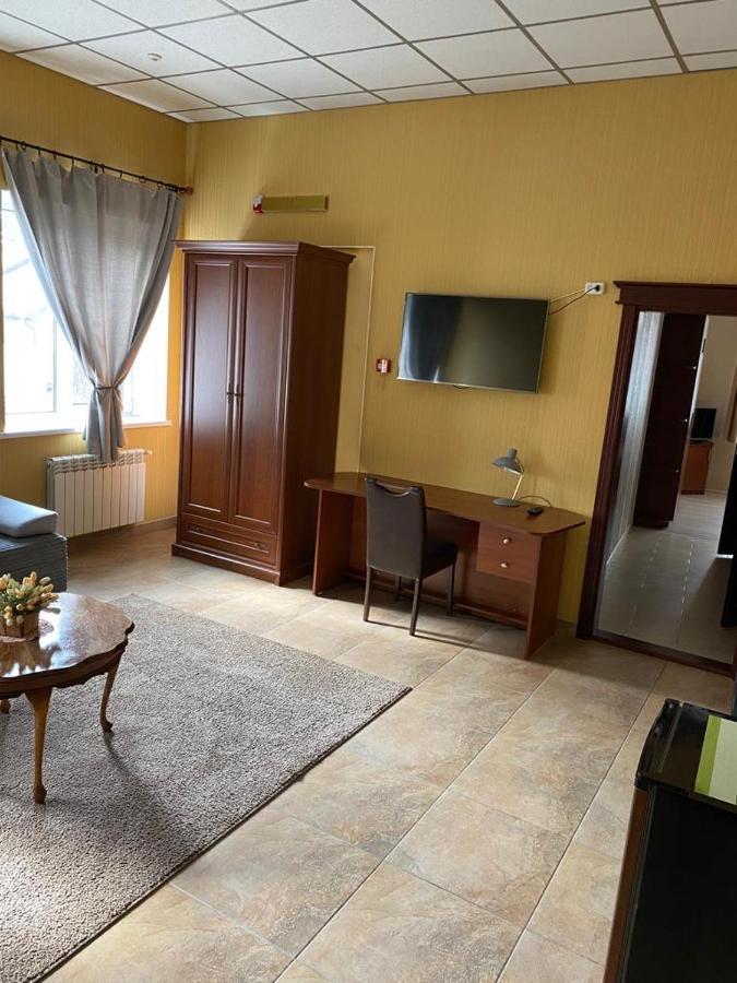 Hotel Gostynnyi Dvir ブチャ エクステリア 写真