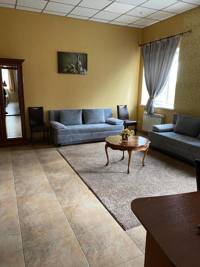 Hotel Gostynnyi Dvir ブチャ エクステリア 写真