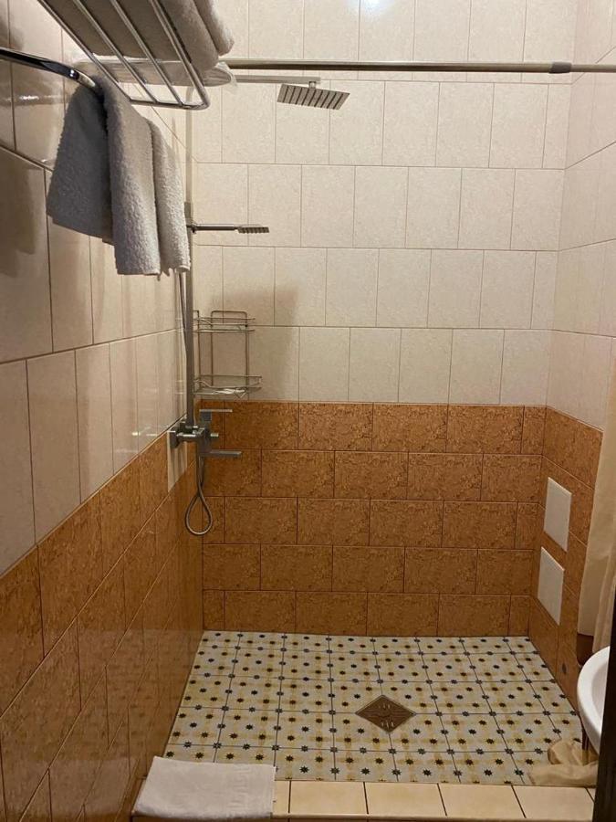 Hotel Gostynnyi Dvir ブチャ エクステリア 写真