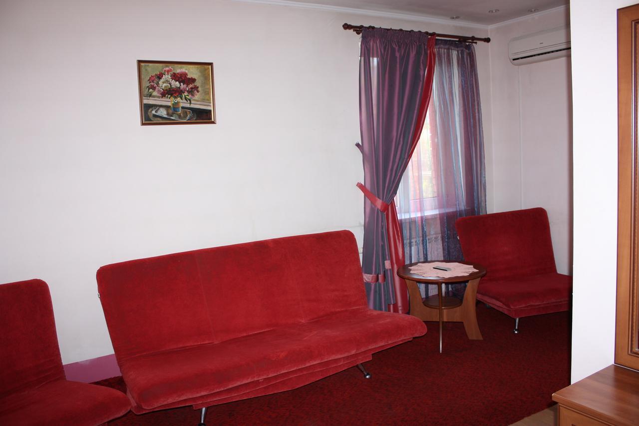 Hotel Gostynnyi Dvir ブチャ 部屋 写真