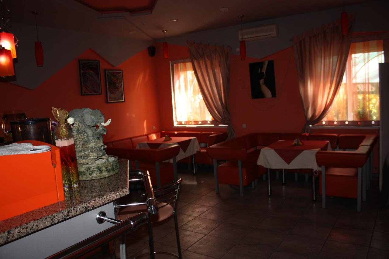 Hotel Gostynnyi Dvir ブチャ エクステリア 写真