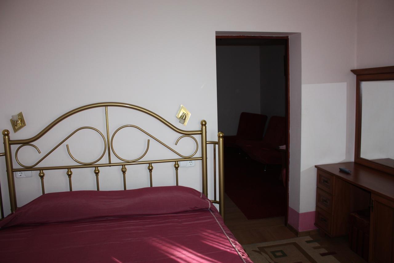 Hotel Gostynnyi Dvir ブチャ 部屋 写真