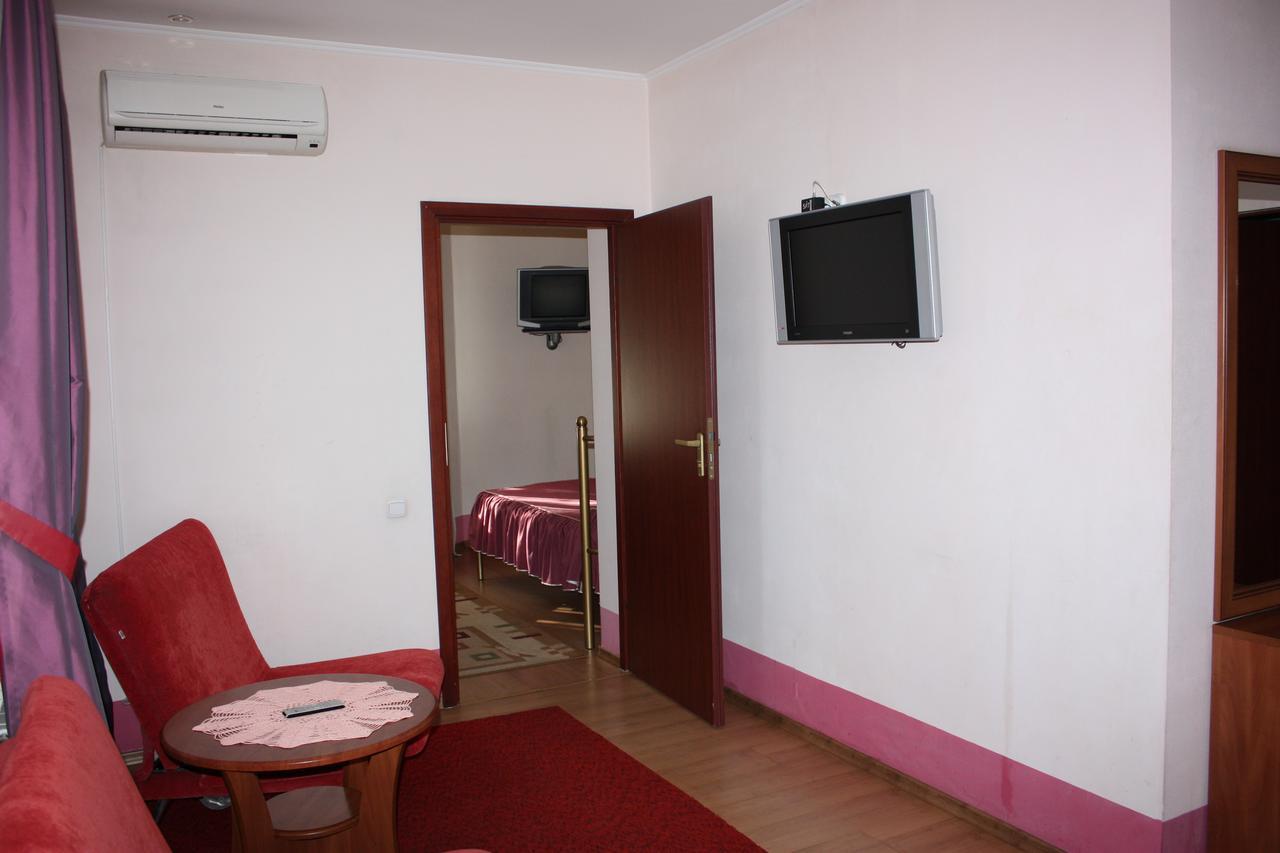 Hotel Gostynnyi Dvir ブチャ 部屋 写真