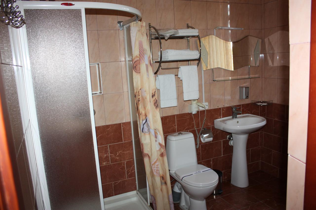 Hotel Gostynnyi Dvir ブチャ 部屋 写真