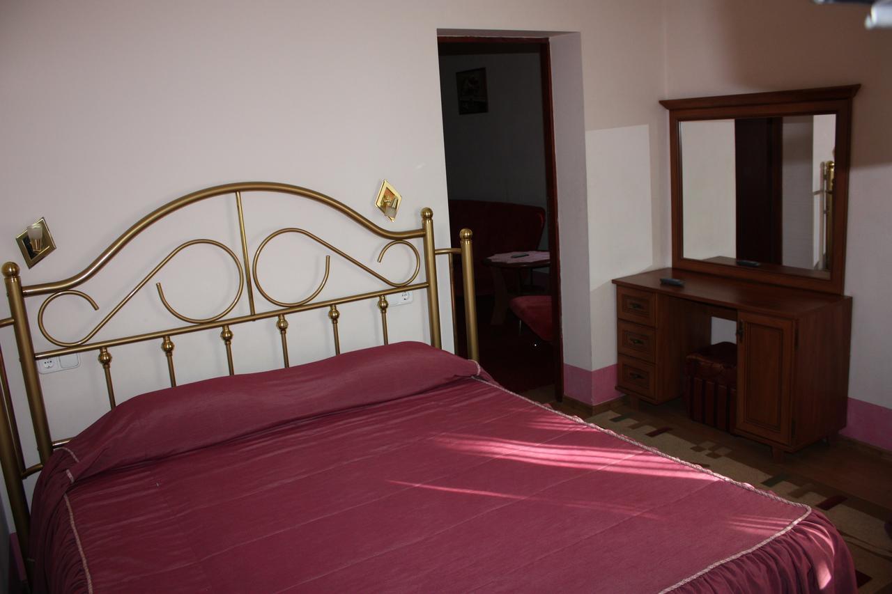 Hotel Gostynnyi Dvir ブチャ エクステリア 写真